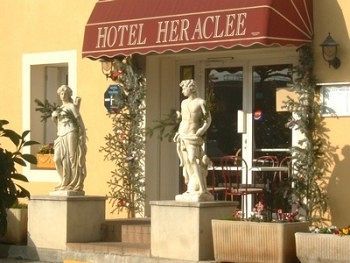 Logis Heraclee Saint-Gilles  Zewnętrze zdjęcie