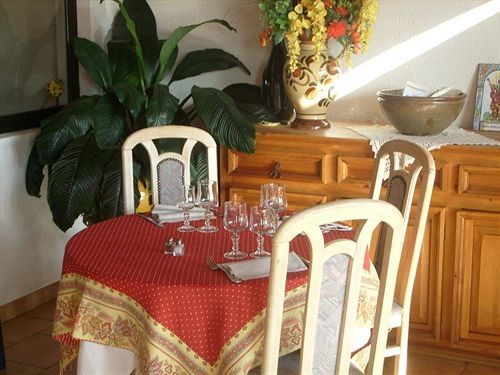 Logis Heraclee Saint-Gilles  Zewnętrze zdjęcie