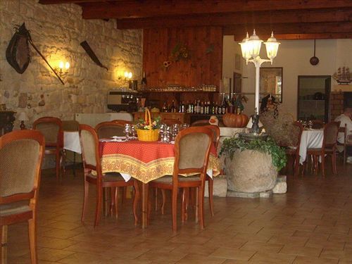Logis Heraclee Saint-Gilles  Zewnętrze zdjęcie